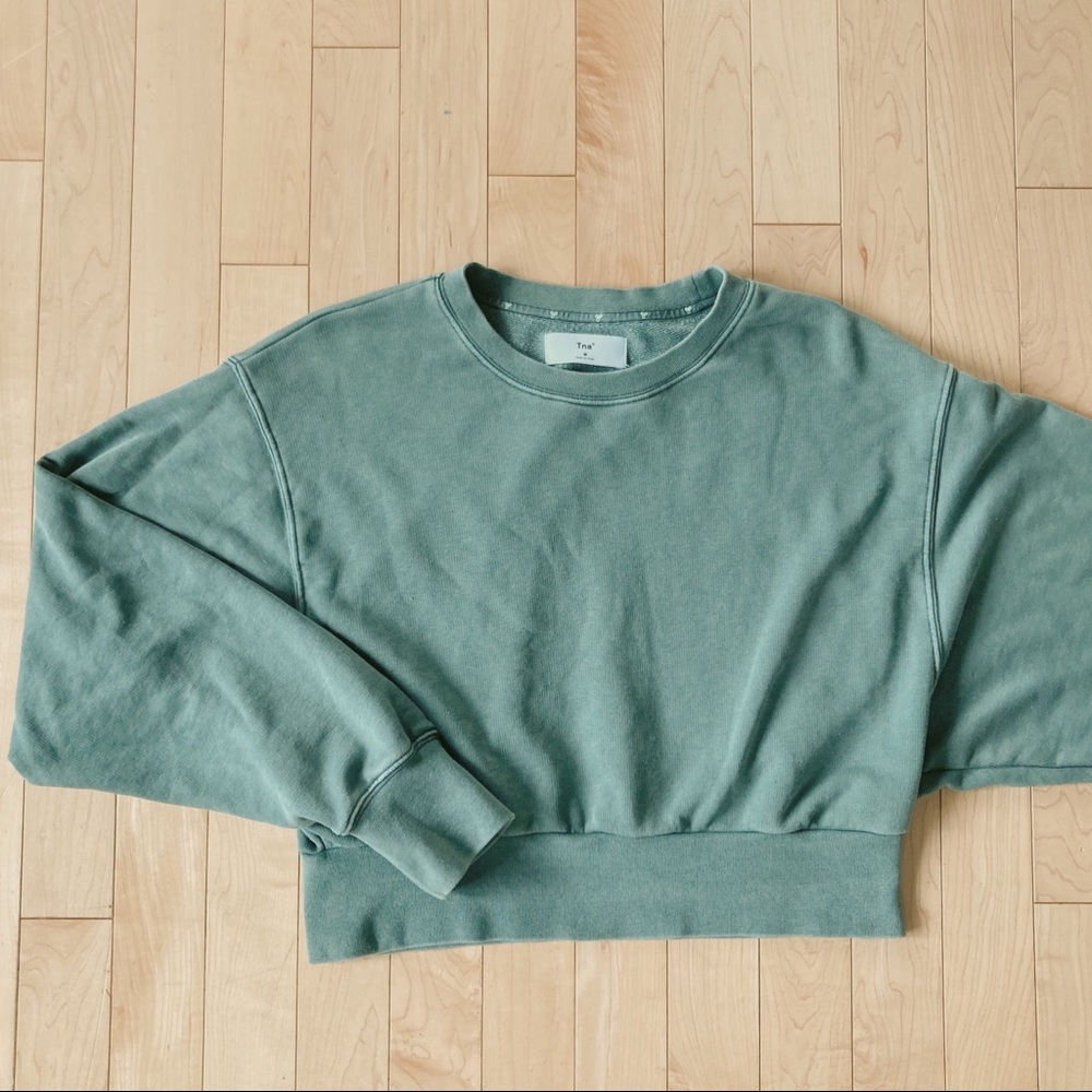SOLD 🌼 TNA cropped crew neck 🧤